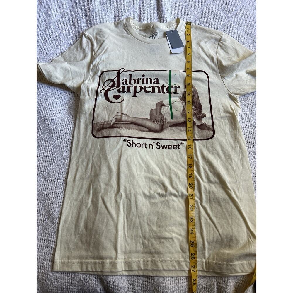 Sabrina Carpenter Short n Sweet Tour Graphic T-Shirt Cream Off White Sz M - Picture 5 of 5